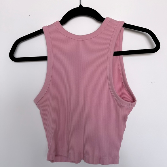 Uniqlo pink ribbed tank top - Picture 3 of 3